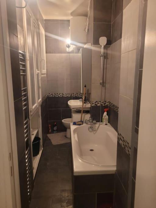 Charmant Appartement Pres De Montmartre Paris Eksteriør billede